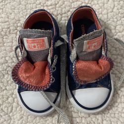 Girls Converse Size 6 