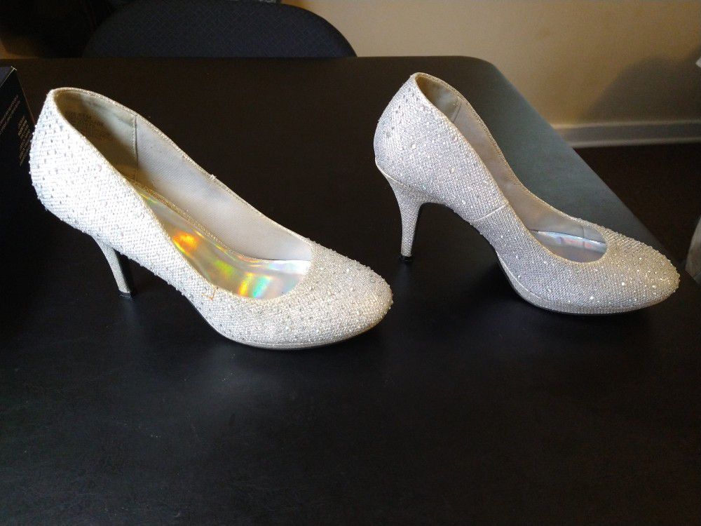 Glittered Silver Heels!  Accepting Best Offer For Price!!!