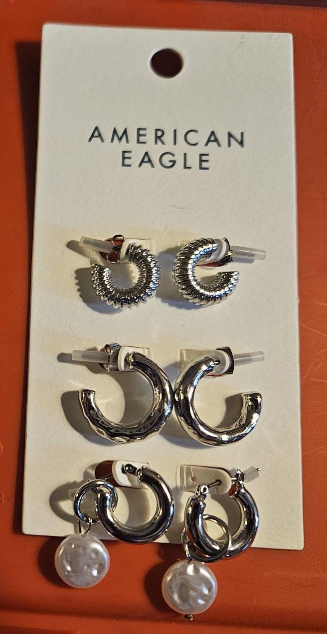 AMERICAN EAGLE brand new pack of ring and earrings with tags