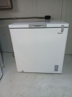 Midea Chest Freezer White
