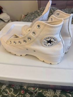 Tennis shoes