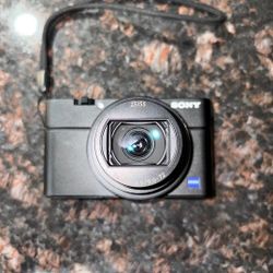 Sony RX100 VII — Excellent Condition
