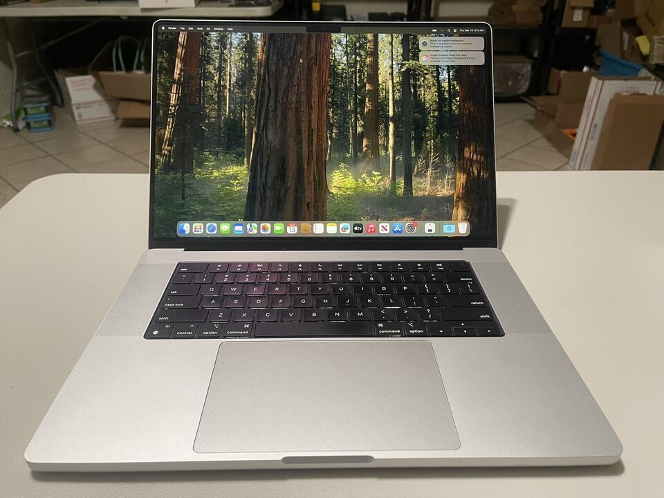 2021 Apple MacBook Pro 16" | M1 Pro | 3.2GHz | 16GB RAM | 512GB SSD | near-mint!