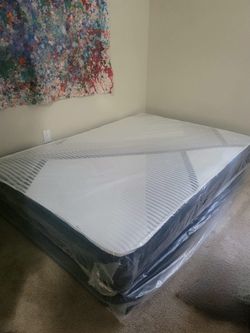 NEW QUEEN-SIZE MATTRESS AND BOX SPRING 🆕️