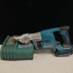 Makita XSJ01 18V LXT 18-Gauge Cordless Straight Shear W/ Battery & Charger