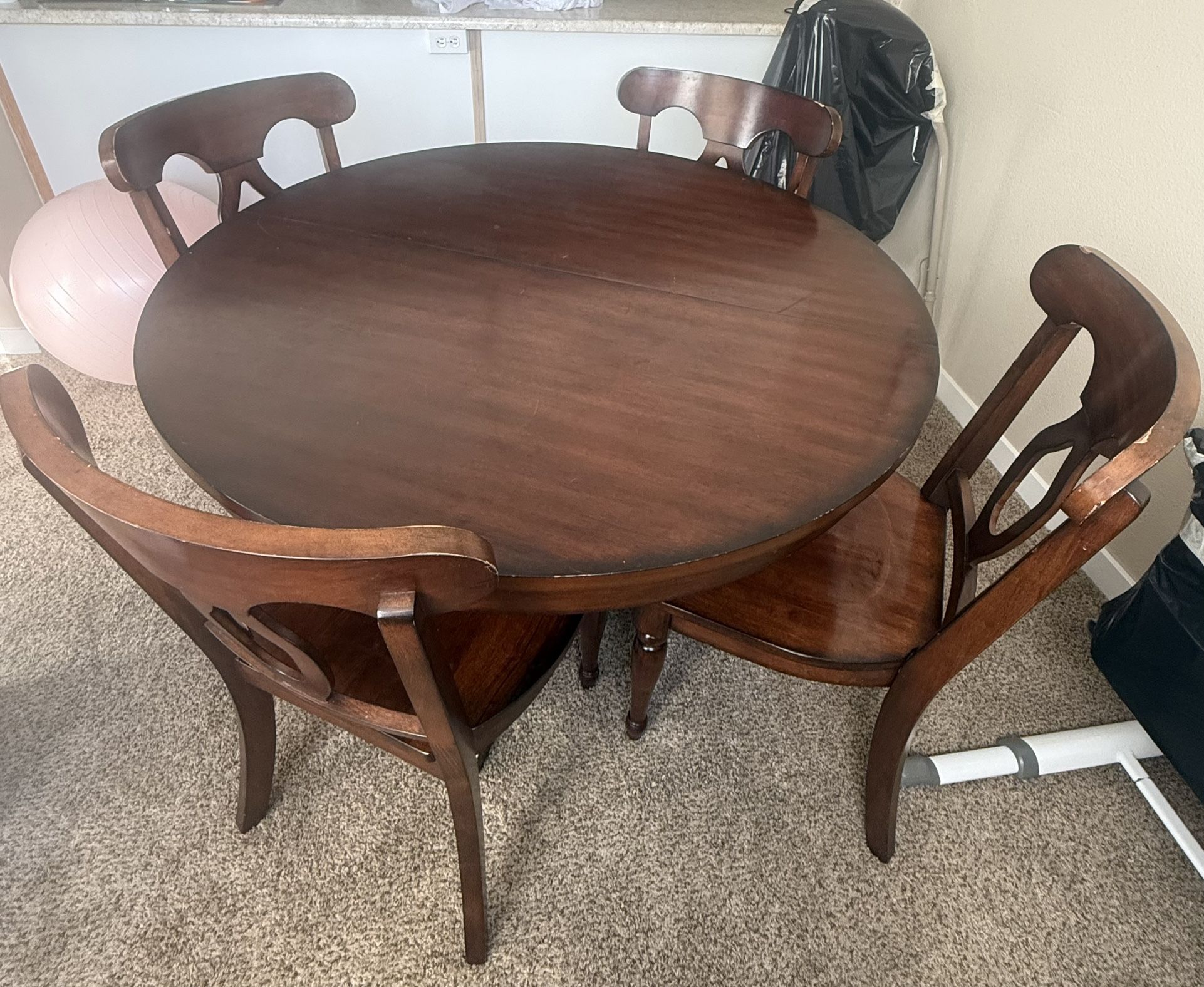 Round Table & Chairs