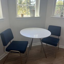 Round Dining table 