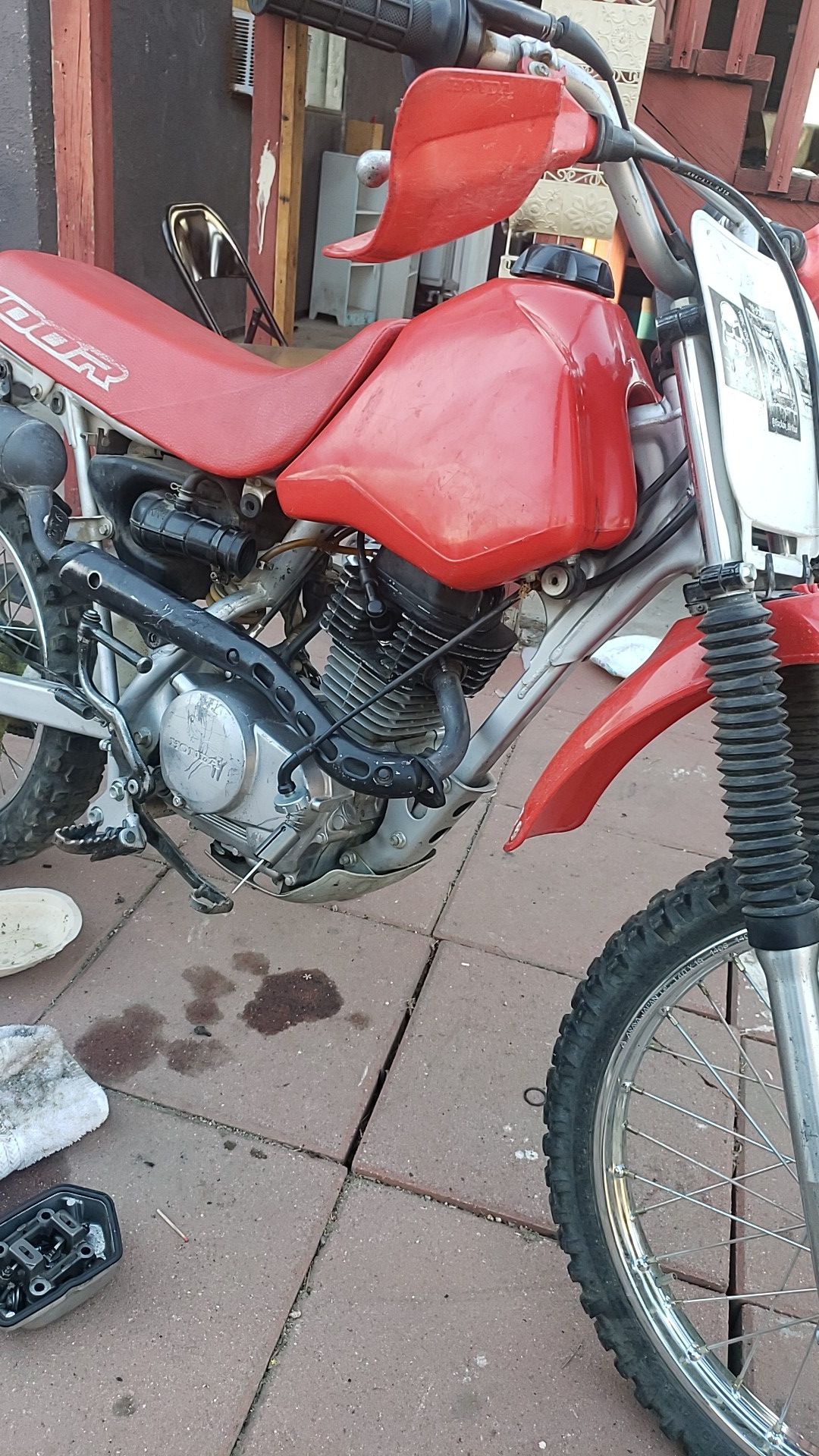 xr100 2000