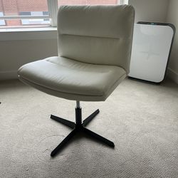 NEW! White Swiveling Office Chair!