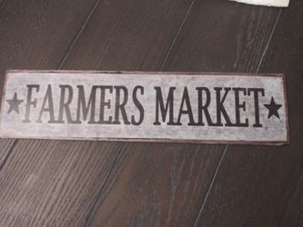 Farmhouse "Farmers Market" wall decor.