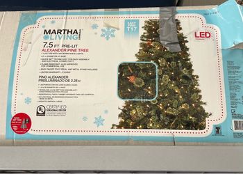 7.5 pre lit Christmas tree