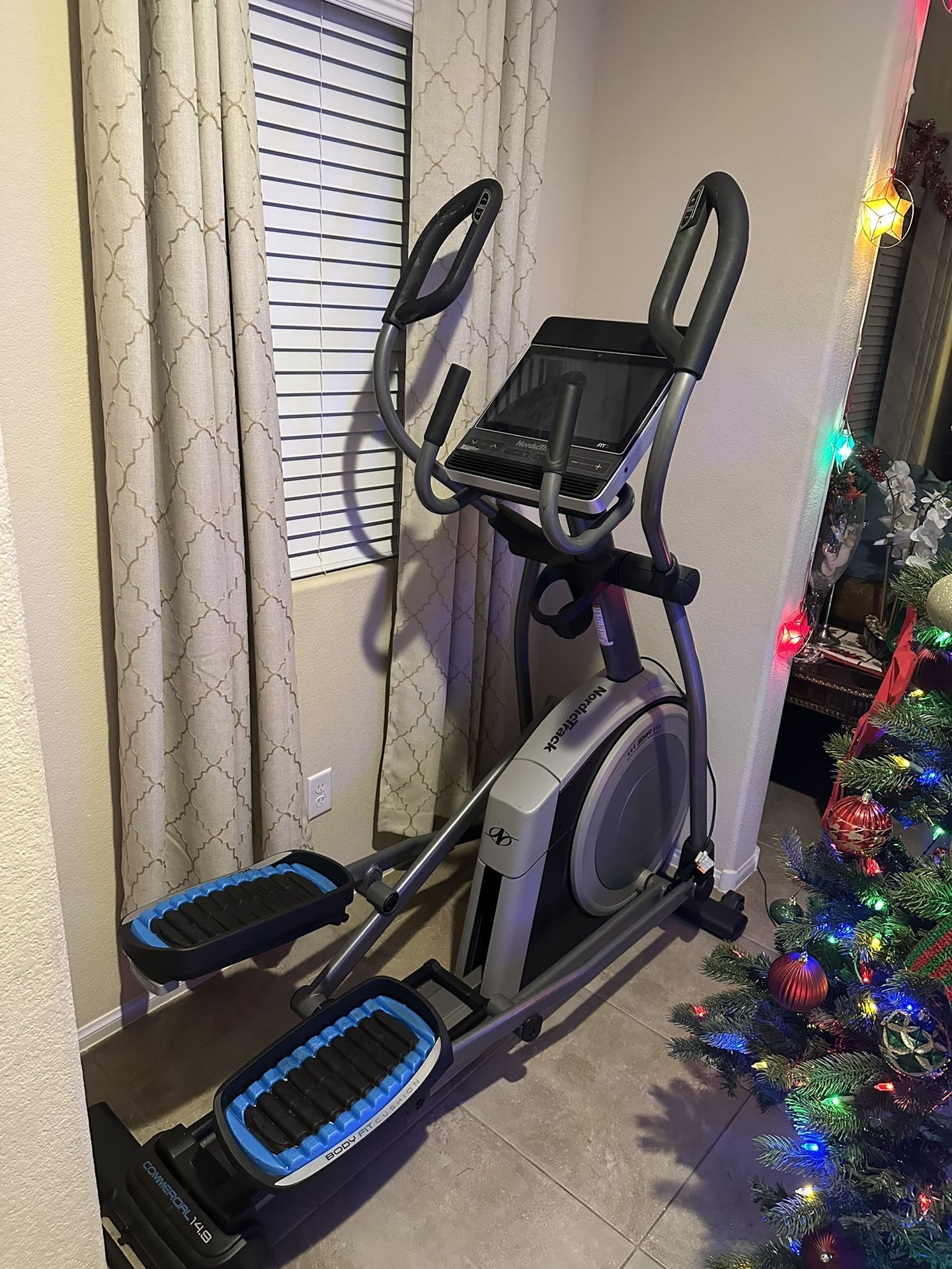 Nordic Track Elliptical 14.9 Smart