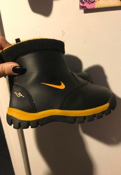 Waterproof Nike boots toddler size 6c