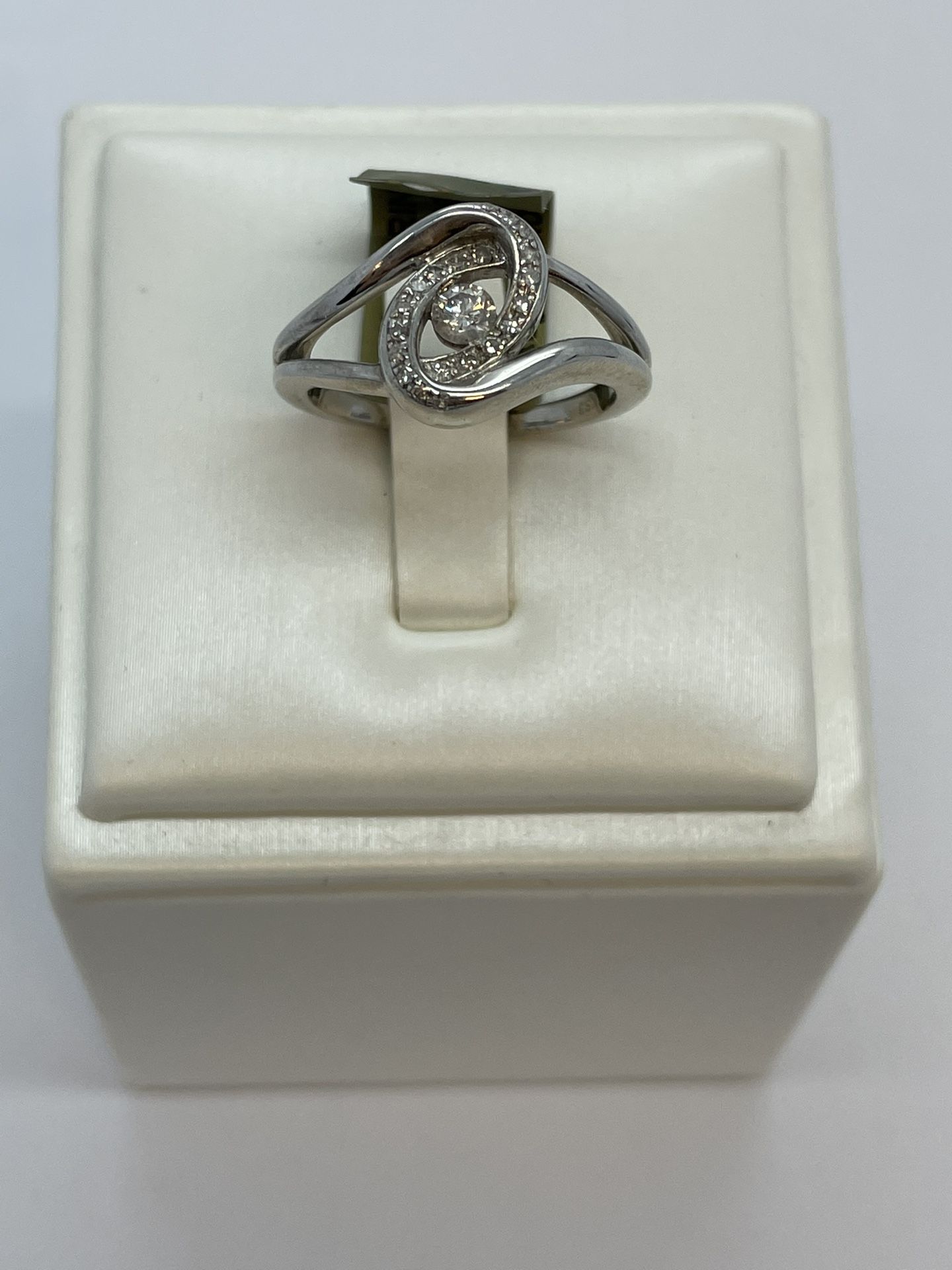 10K Gold Diamond Ring. 