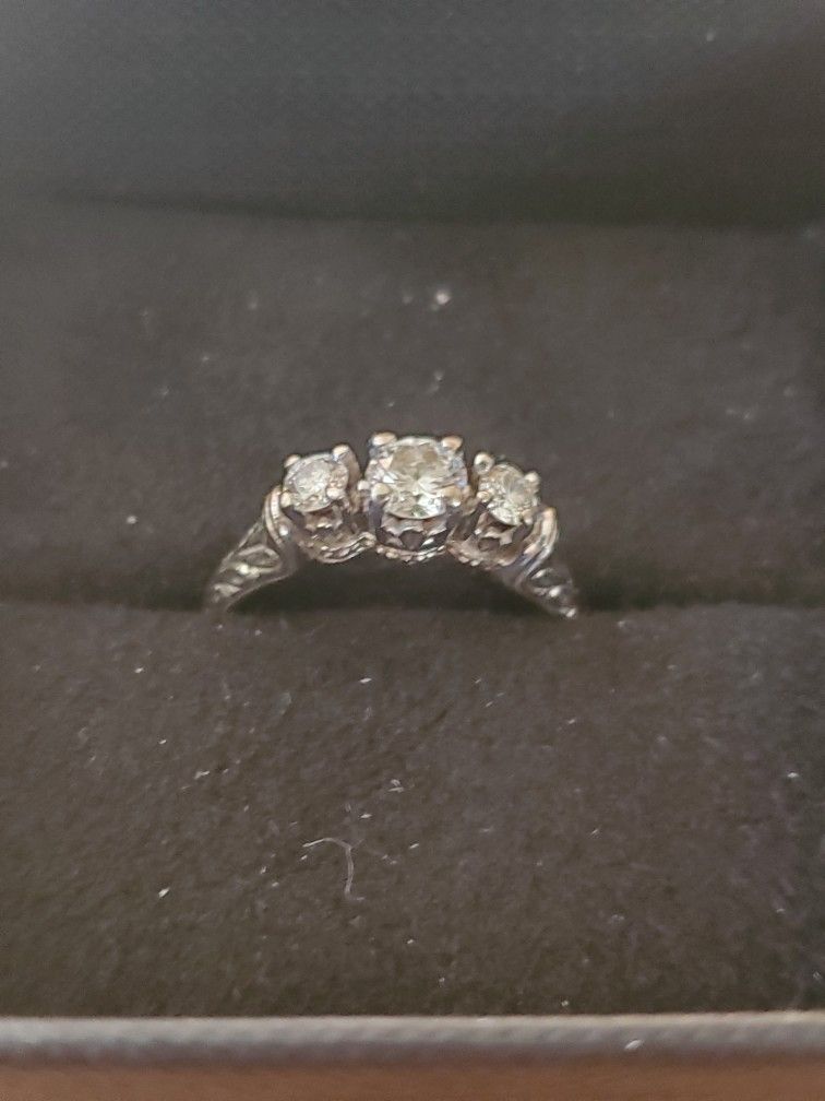 14k White Gold Diamond Ring