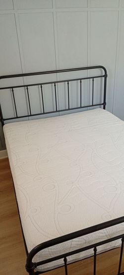 Queen bed with mattress