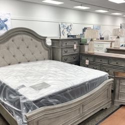 New King Bedroom Set - SPECIAL 