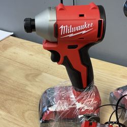 Milwaukee 2 tool kit with batteries and bag