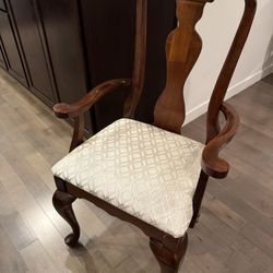 Dining Table With 6 Chairs For 200$