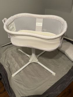 HALO BassiNest Swivel Sleeper