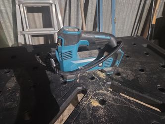 Makita 18V Tire Inflator