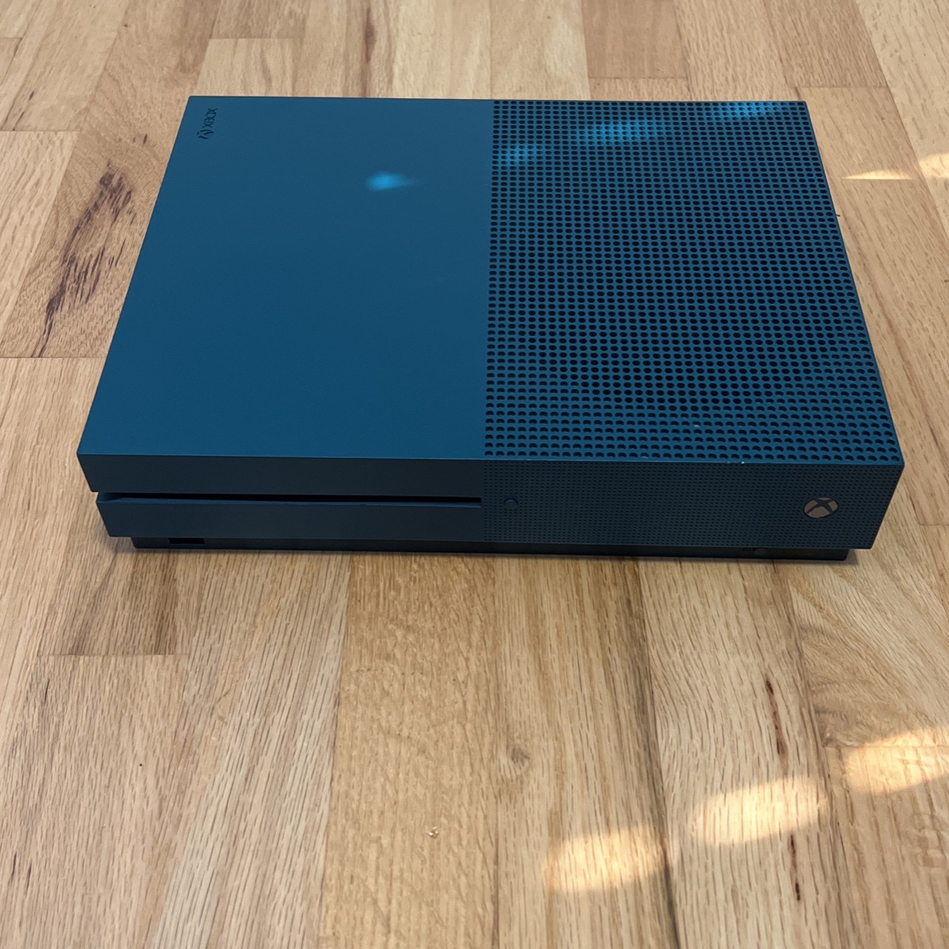 Microsoft Xbox One S 500GB Console Deep Blue Special Edition for Sale in  San Antonio, TX - OfferUp
