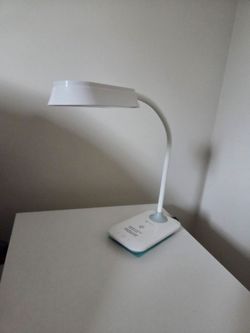 Desk lamp with charging