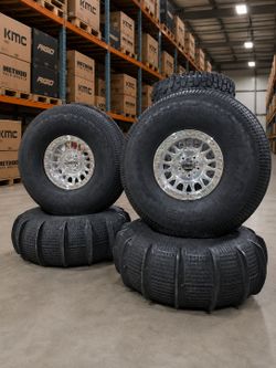 New 35" Tensor Sand Paddles with KMC Beadlock Machine Polish for Rzr Pro R