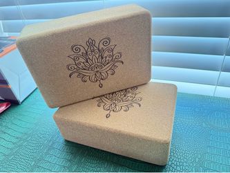 Premium Cork Yoga Blocks (Set of 2) – Lotus Design