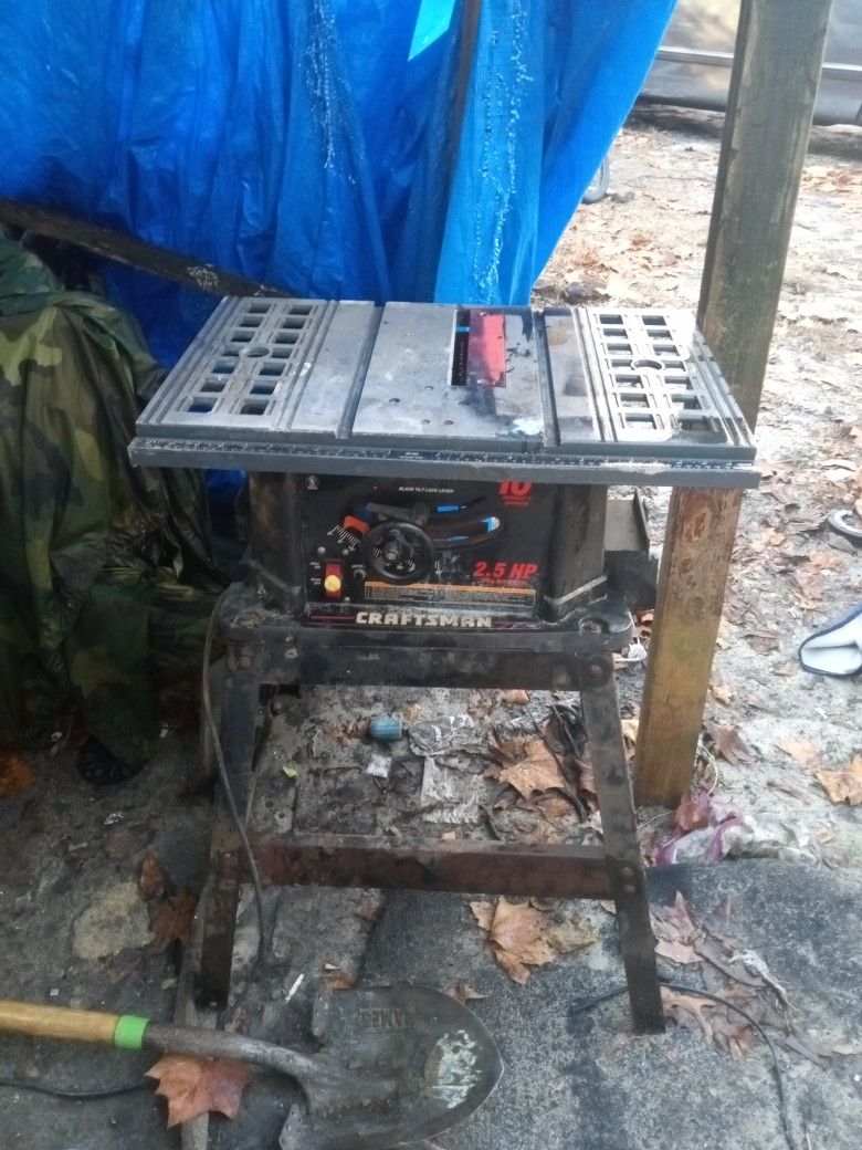 Craftsman 10in Table Saw 2.5 Horsepower for Sale in Fayetteville, NC