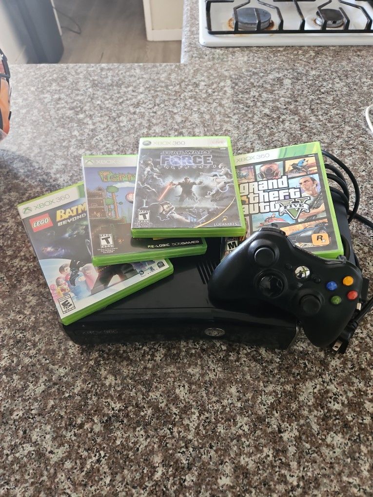Xbox 360 Slim 250GB 5 Games