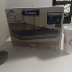 Built In Pump air Mattress 