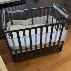 Mini Crib Like New Immaculate Condition OBO
