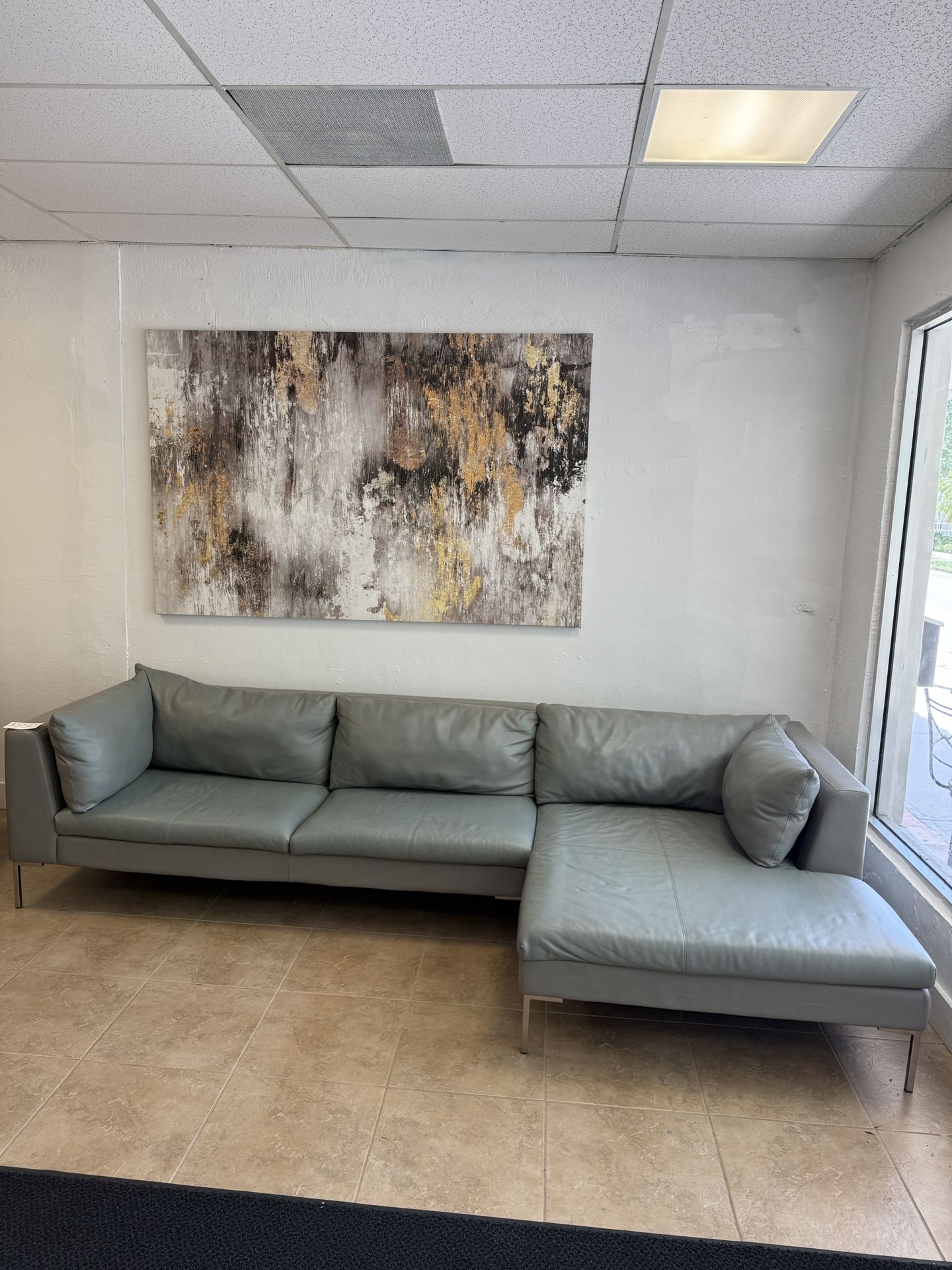 Need Real Leather Couch? Take A Look 👀🛋️