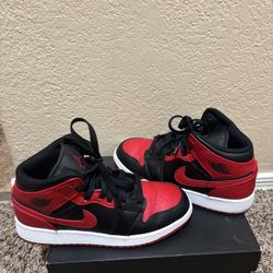 Nike Air Jordan Mid Banned