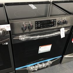 New Scratch And Dent Frigidaire Gallery 5 Burner Glass Top Black Stainless Steel Slide In Range. 1 Year Warranty 