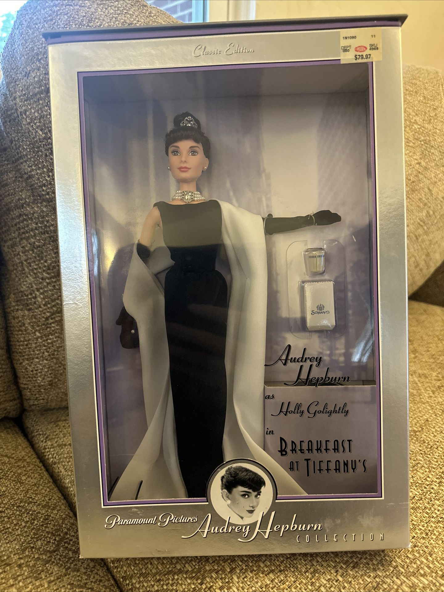 Mattel Holly Golightly Audrey Hepburn Breakfast at Tiffany's Barbie 1(contact info removed)5