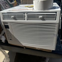6000 BTU AMANA WINDOW AC  110 V W REMOTE NEW