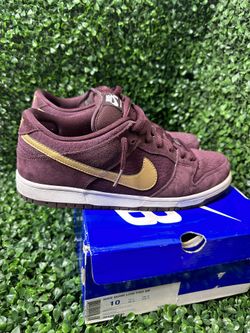 Nike SB Dunk Low UK Passport Maroon Metallic Gold Size 10 Supreme London VNDS