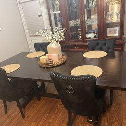 Table And Chairs 4