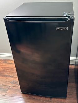 Mini Fridge Magic Chef