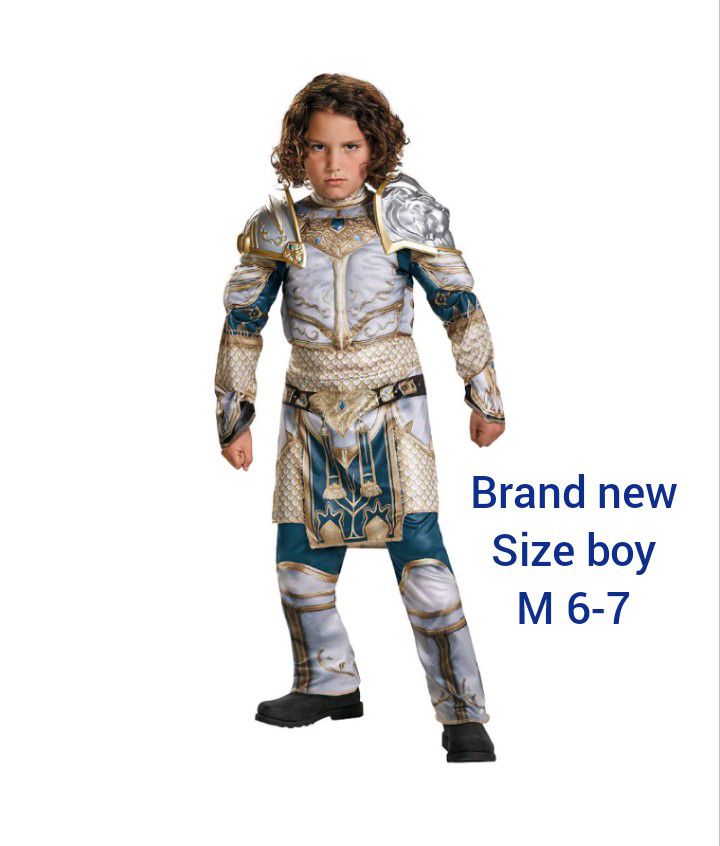 Brand new Halloween Warcraft costume for boys. Size M 6-7