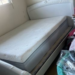 Queen Size Bed And Dresser Set