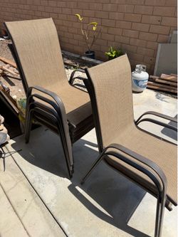 Outdoor patio chairs set of 6 need gone today