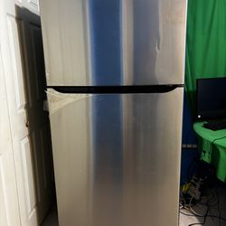 LG Internal Water Dispenser Top Freezer Refrigerator 