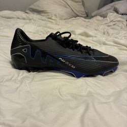 Nike Size 10 Soccer Cleats 