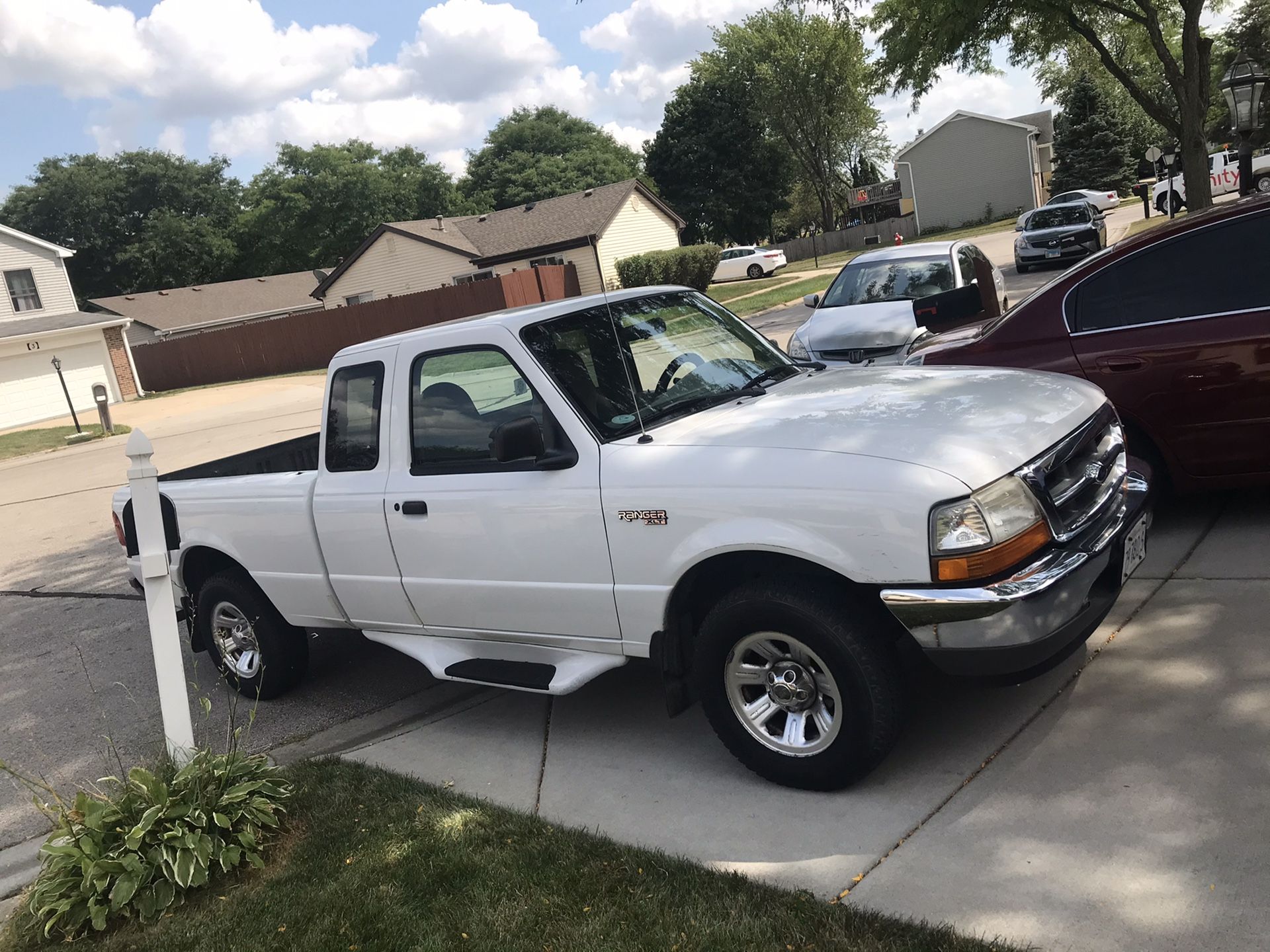 Vendo mi Ford ranger en buenas condiciones año 2000 76 millas orijinales. O la cambió por un carro ogresa can