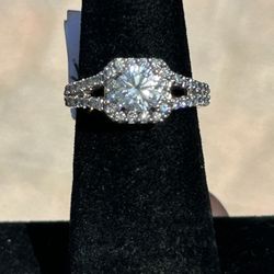 Very Nice 14k Gold Natural Diamond Ring 3/4ct Center Stone