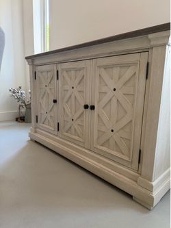 Ashley Bolanburg Dinning Sideboard/Server