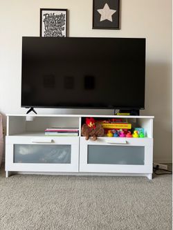 White Ikea TV stand